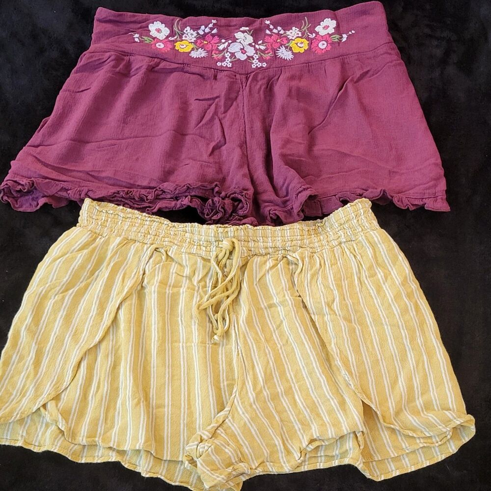 Set Of 2 Woman's Cute Summer Shorts Size Large Ruffle